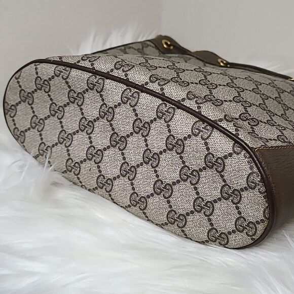 💯 Authentic Gucci Bucket Bag 🍀 - Picture 5 of 14